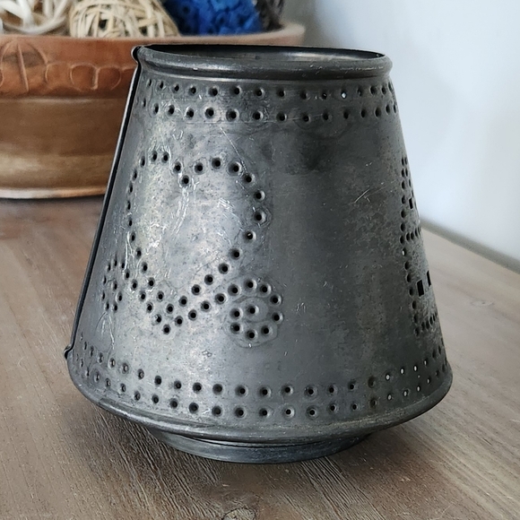 🕯️ Yankee Candle Rustic Metal Topper – Heart & Home Design, Preowned - Picture 5 of 15